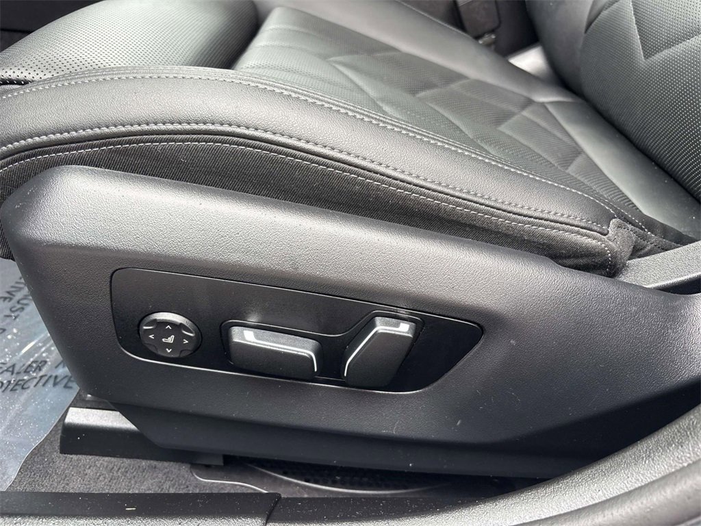 Used 2024 BMW 530i xDrive w/ Premium Package image 32