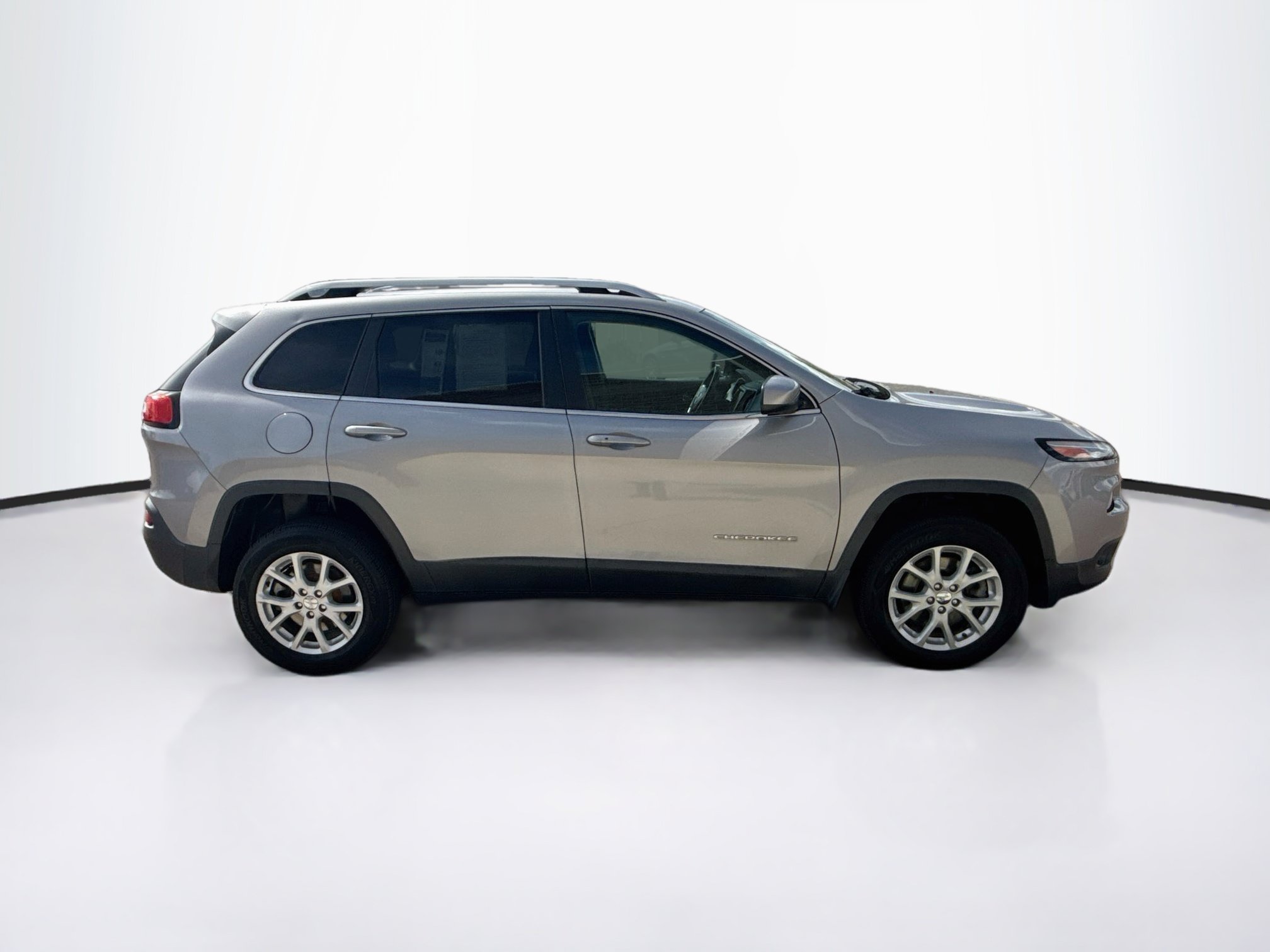 Used 2017 Jeep Cherokee Latitude AWD/4WD image 10