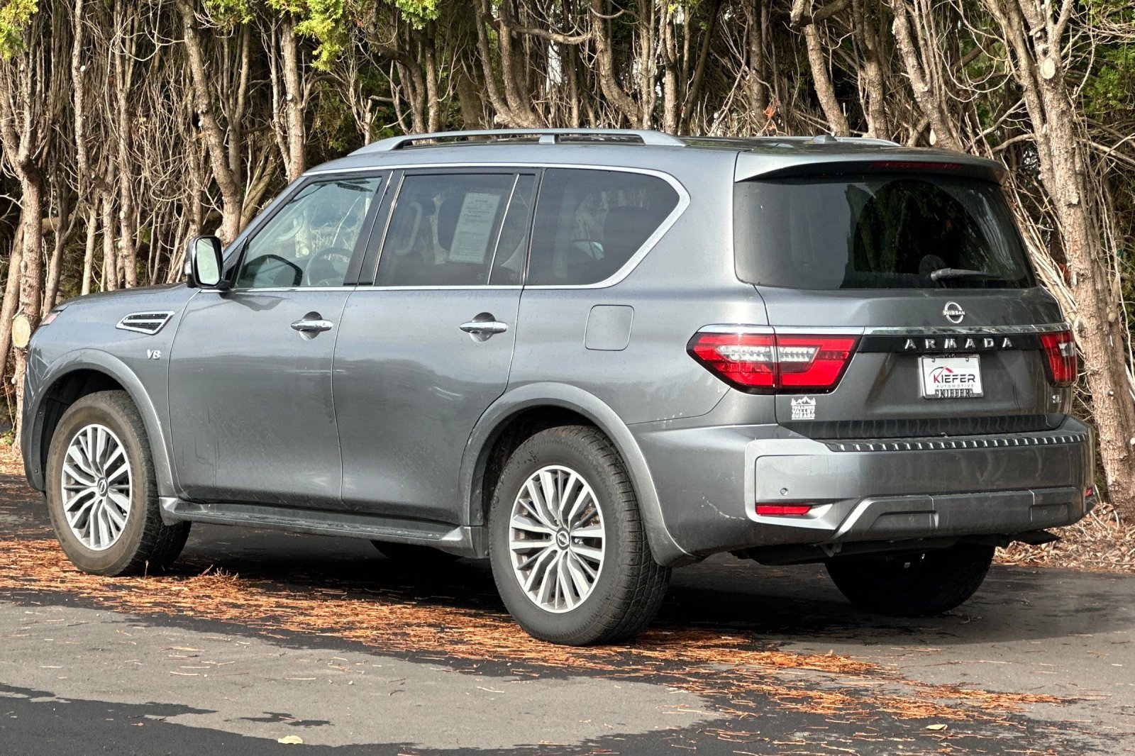 Used 2022 Nissan Armada SL w/ Captain's Chairs Package image 6