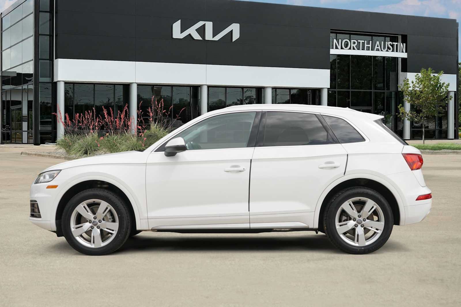 Used 2019 Audi Q5 2.0T Premium Plus w/ Premium Plus Package AWD/4WD image 3