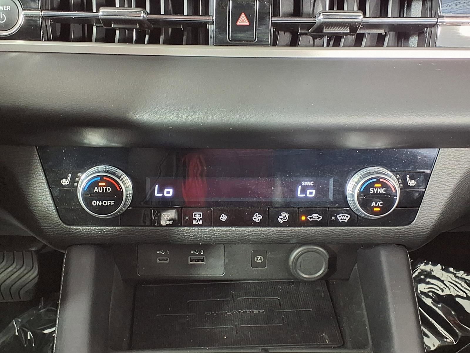 Used 2024 Mitsubishi Outlander SE image 20