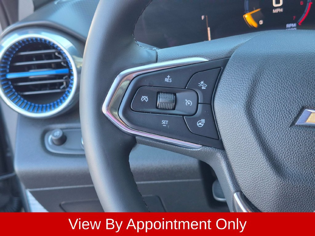 Used 2025 Chevrolet Trax LT w/ LT Convenience Package FWD image 17