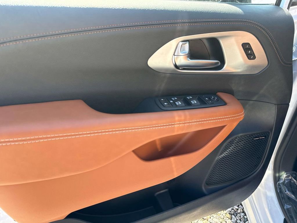 New 2026 Chrysler Pacifica Pinnacle FWD image 14