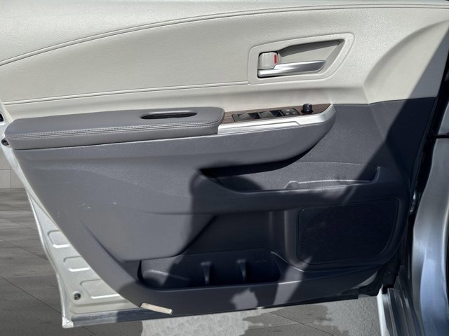 Used 2024 Toyota Sienna XLE w/ XLE Plus Package FWD image 8
