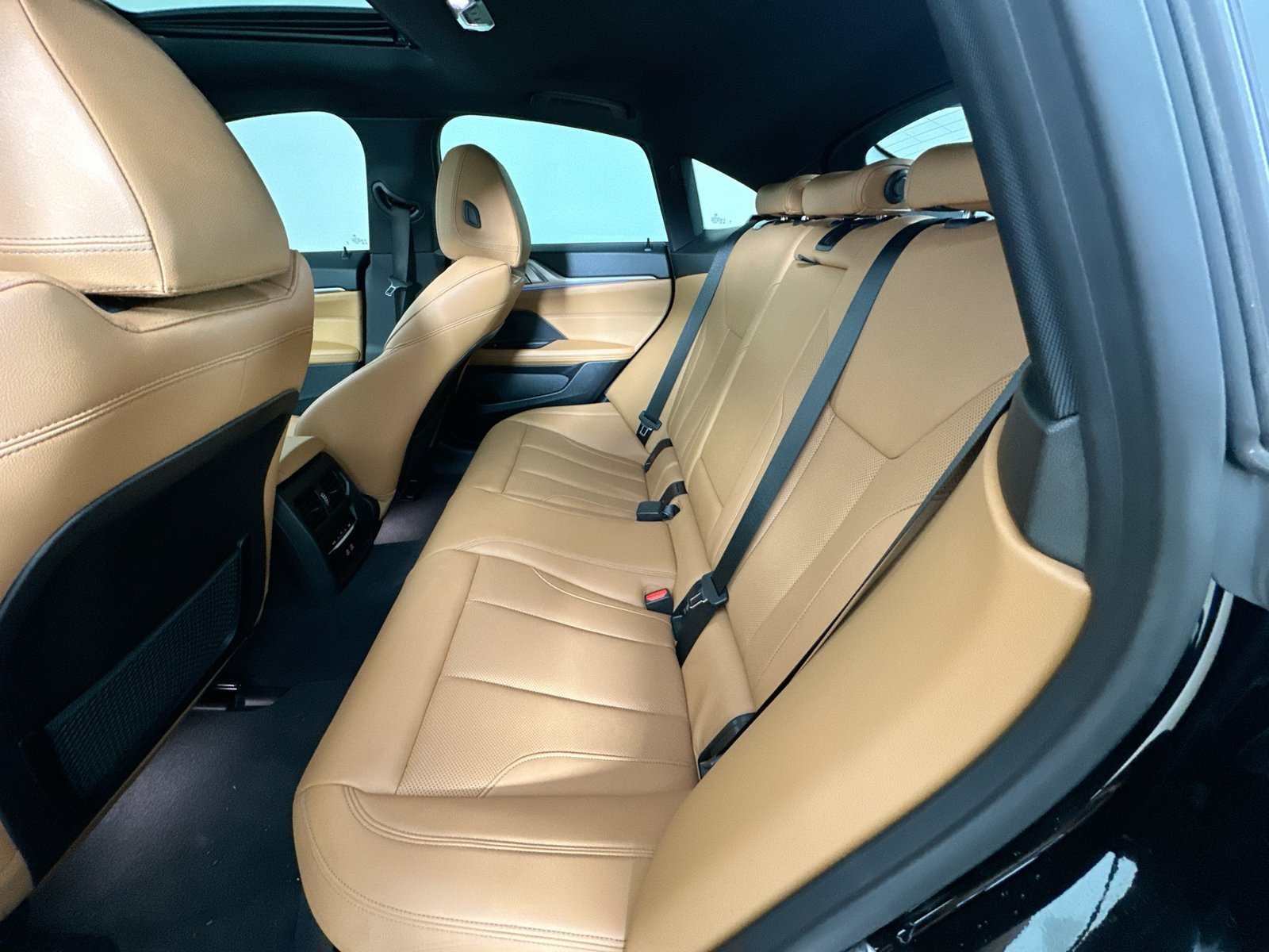 Used 2024 BMW i4 eDrive35 w/ Premium Package RWD image 38