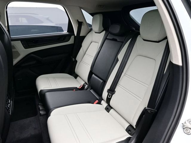 New 2026 Porsche Cayenne GTS image 15