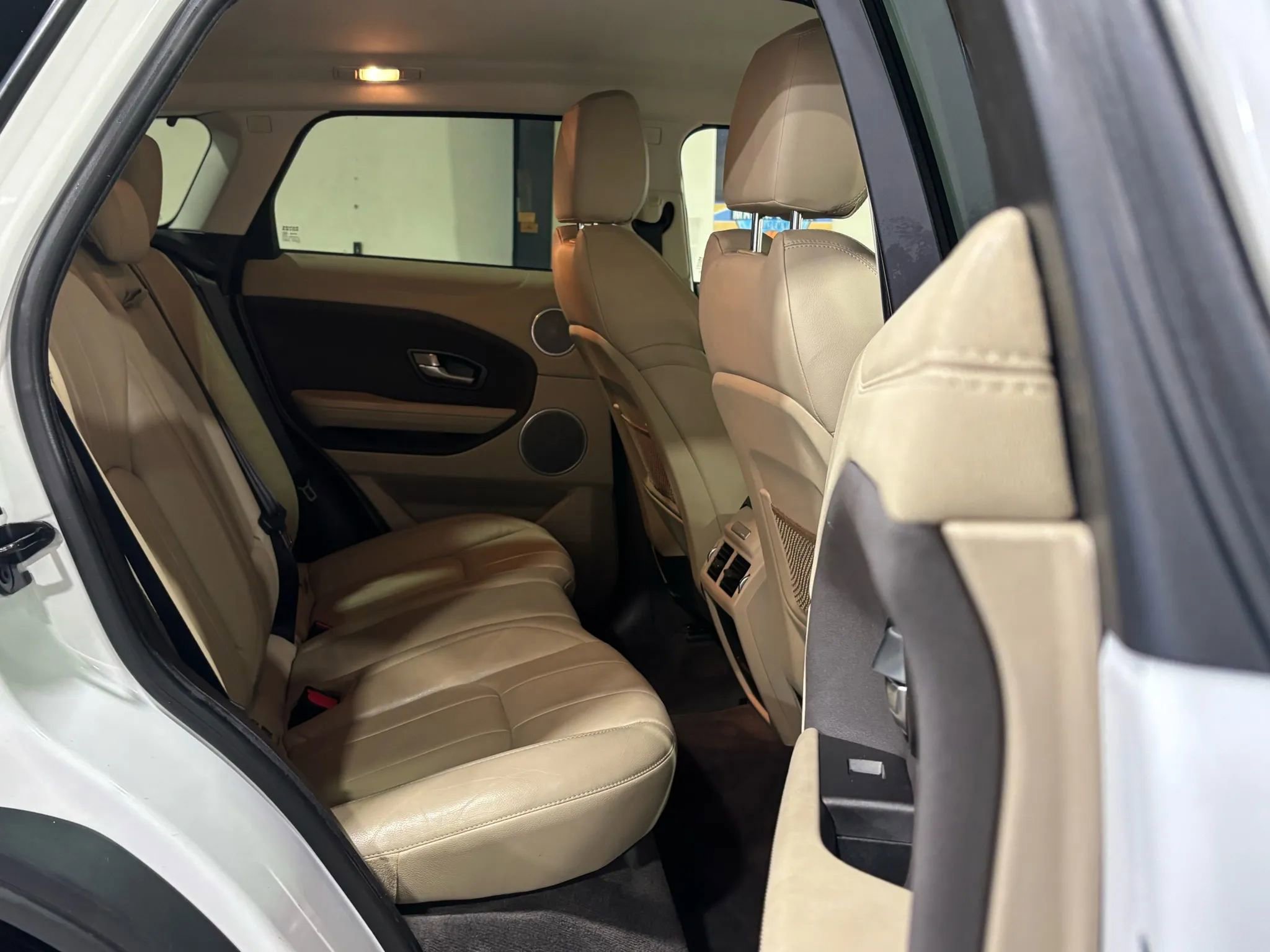 Used 2018 Land Rover Range Rover Evoque image 12