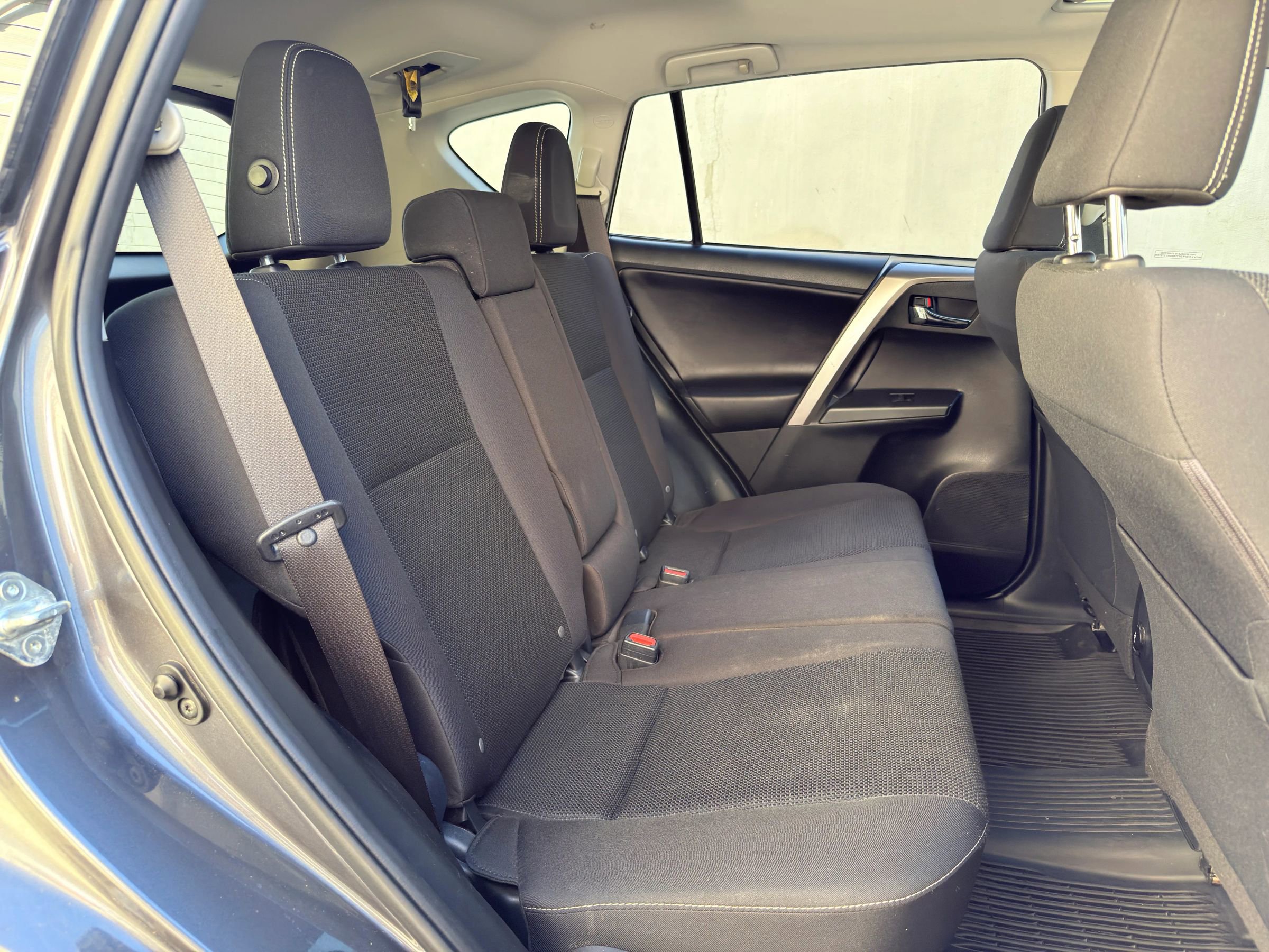 Used 2018 Toyota RAV4 XLE image 18