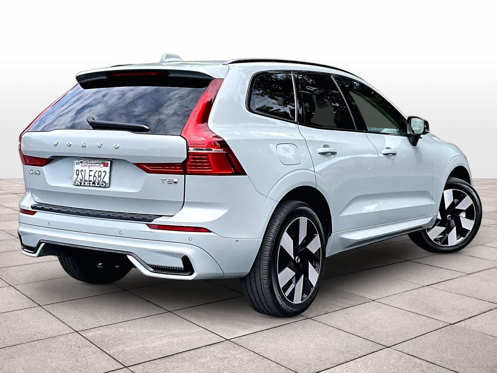 Used 2025 Volvo XC60 T8 Plus AWD/4WD image 16