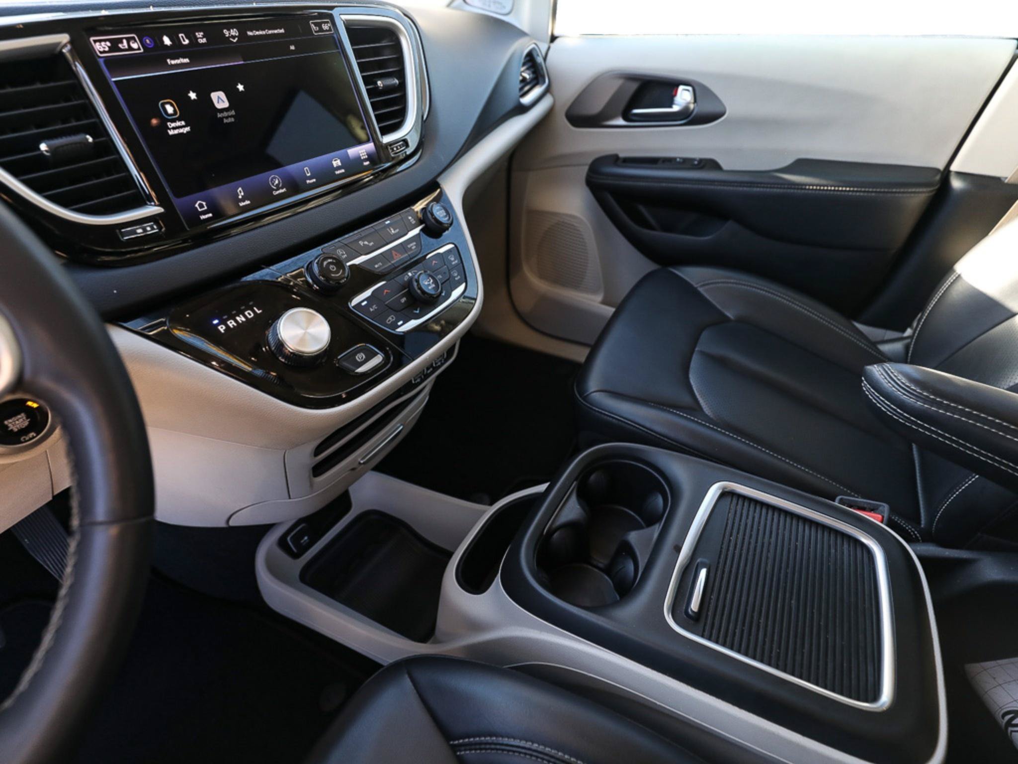 Used 2023 Chrysler Pacifica Touring-L FWD image 19