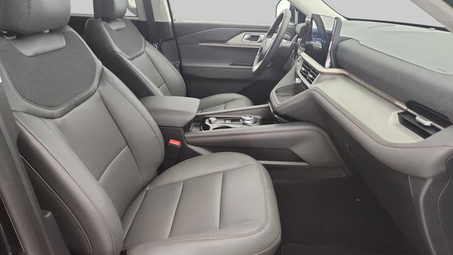 New 2025 Ford Explorer Active w/ Active Comfort Package image 24