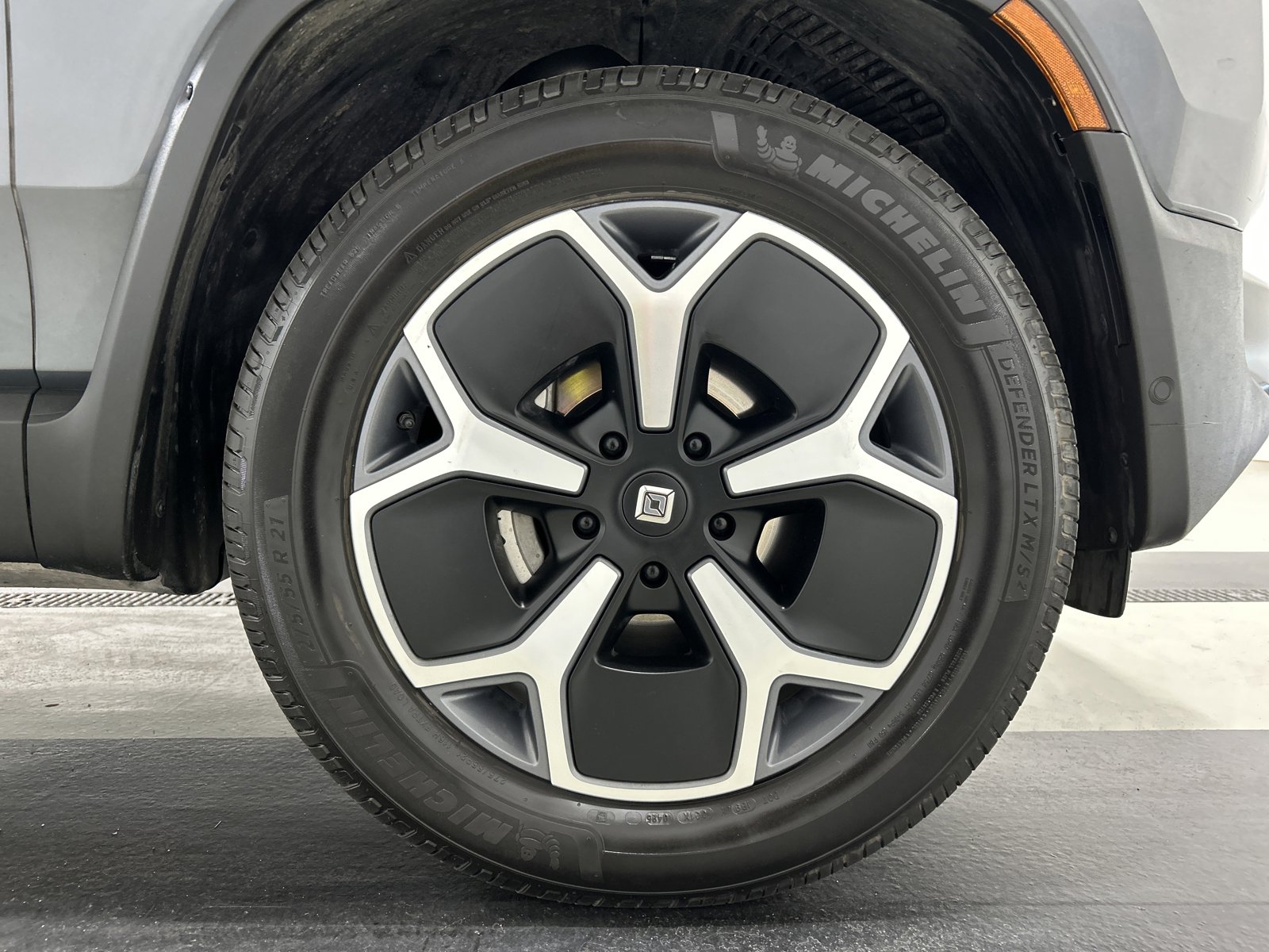 Used 2023 Rivian R1S Adventure image 9