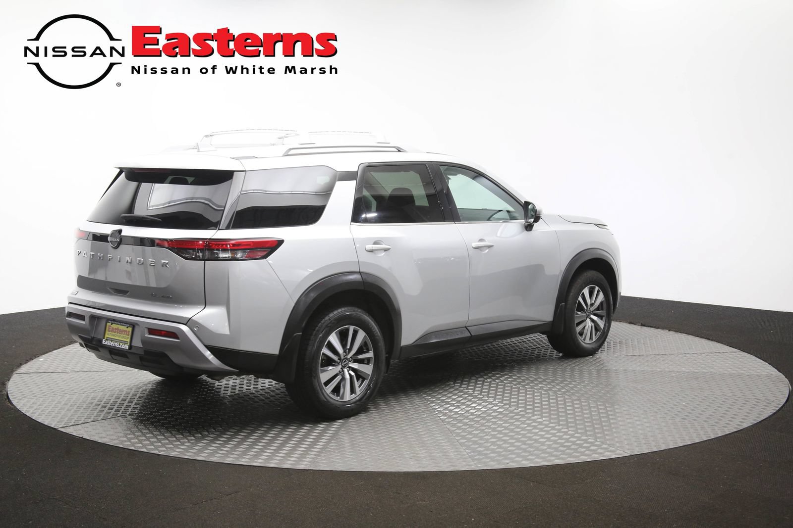 Used 2023 Nissan Pathfinder SL AWD/4WD image 42
