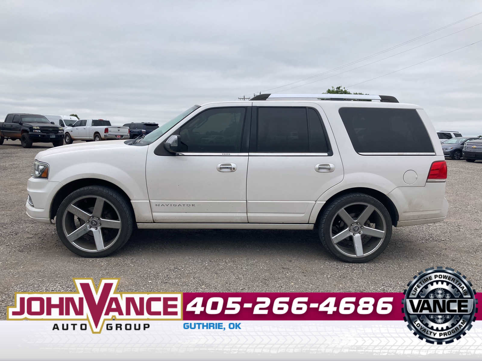 Used 2015 Lincoln Navigator 4WD image 2