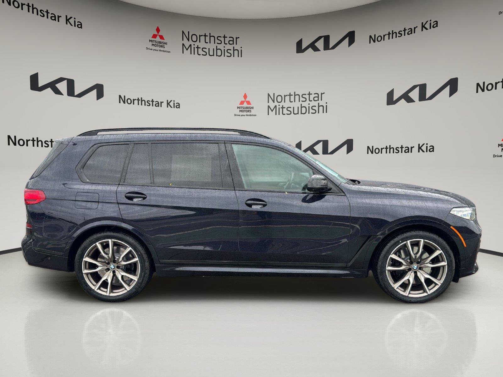 Used 2022 BMW X7 M50i AWD/4WD image 9