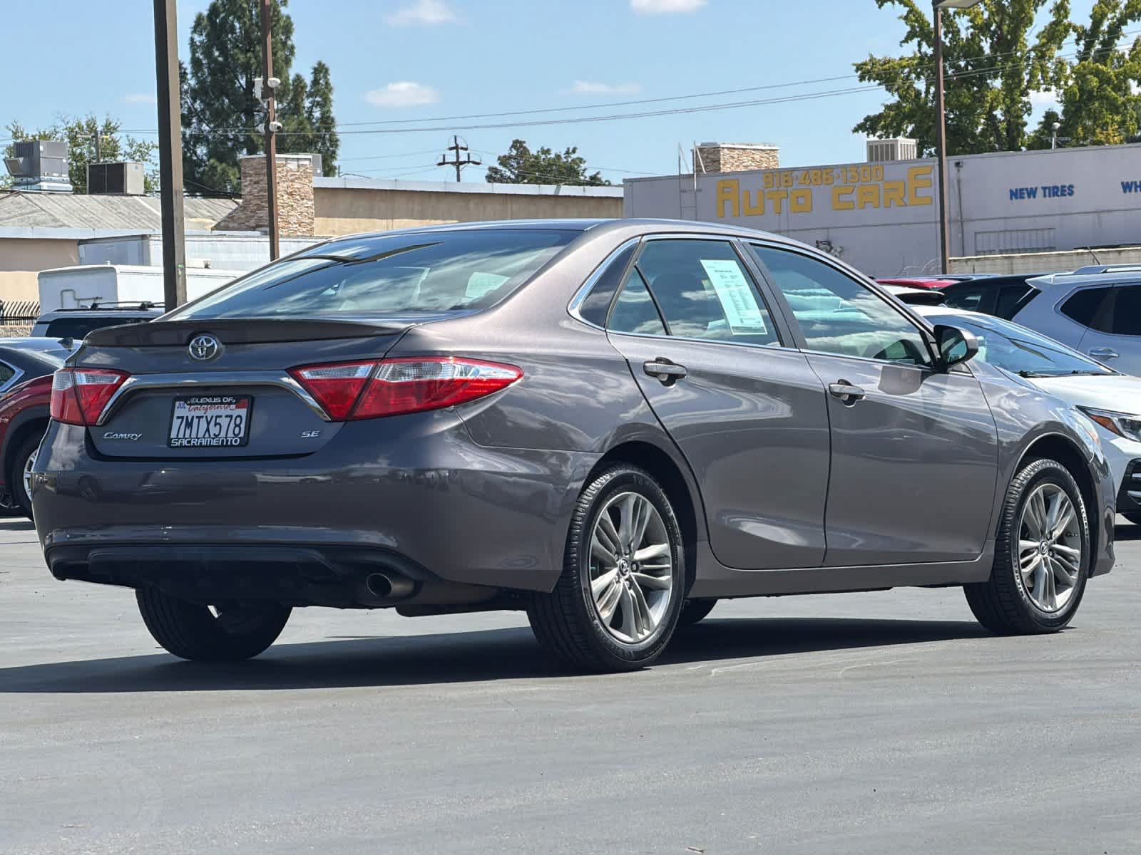 Used 2015 Toyota Camry SE FWD video 2