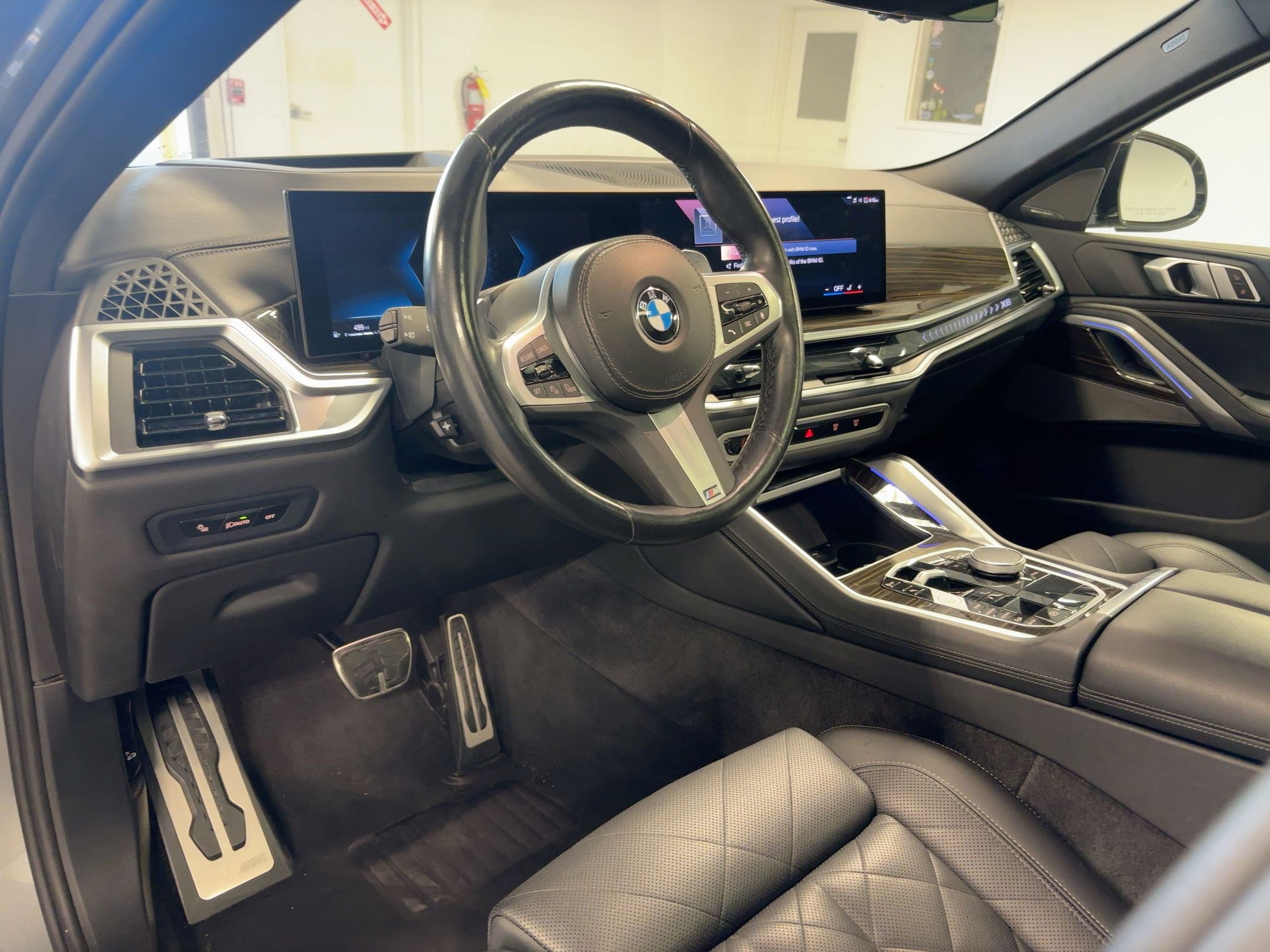 Certified 2024 BMW X6 xDrive40i image 3