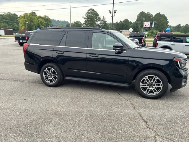 Used 2025 Ford Expedition Active AWD/4WD image 38