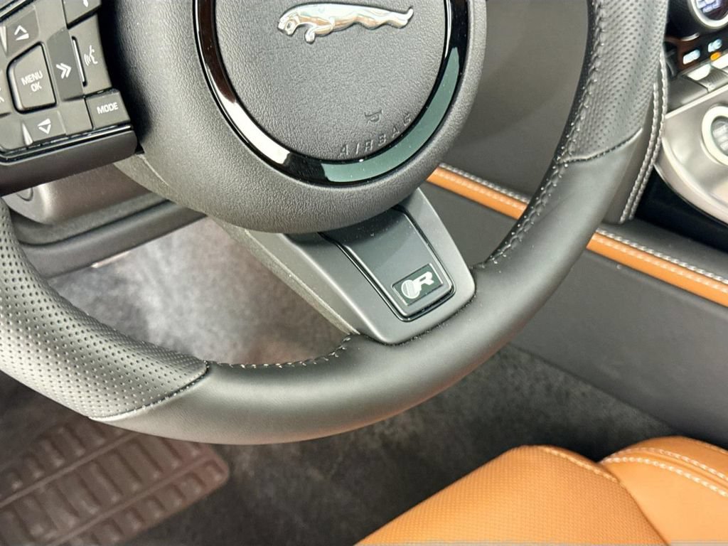 Used 2024 Jaguar F-TYPE R AWD/4WD image 18
