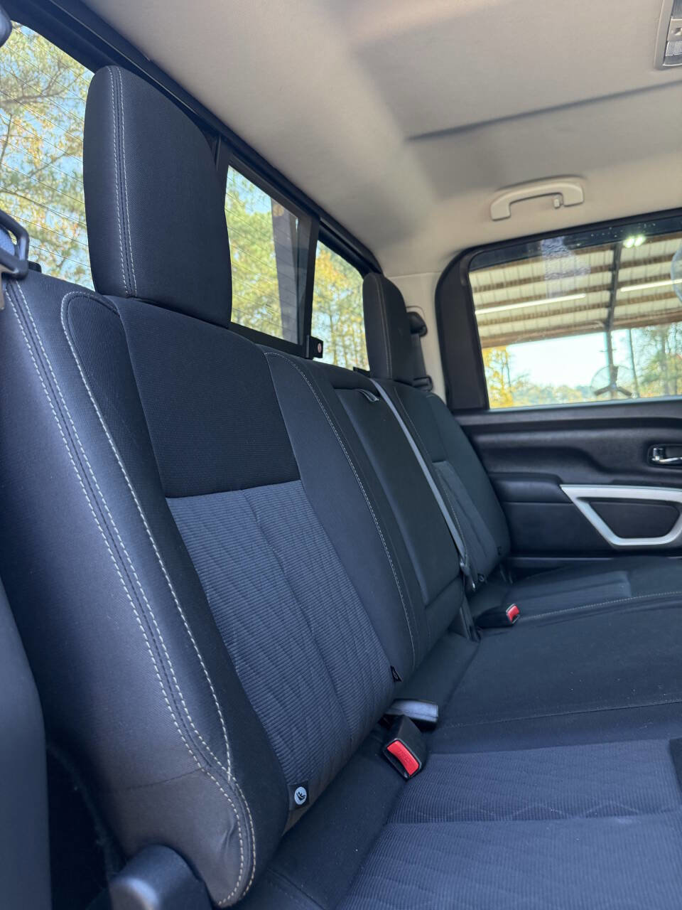 Used 2017 Nissan Titan SV image 21