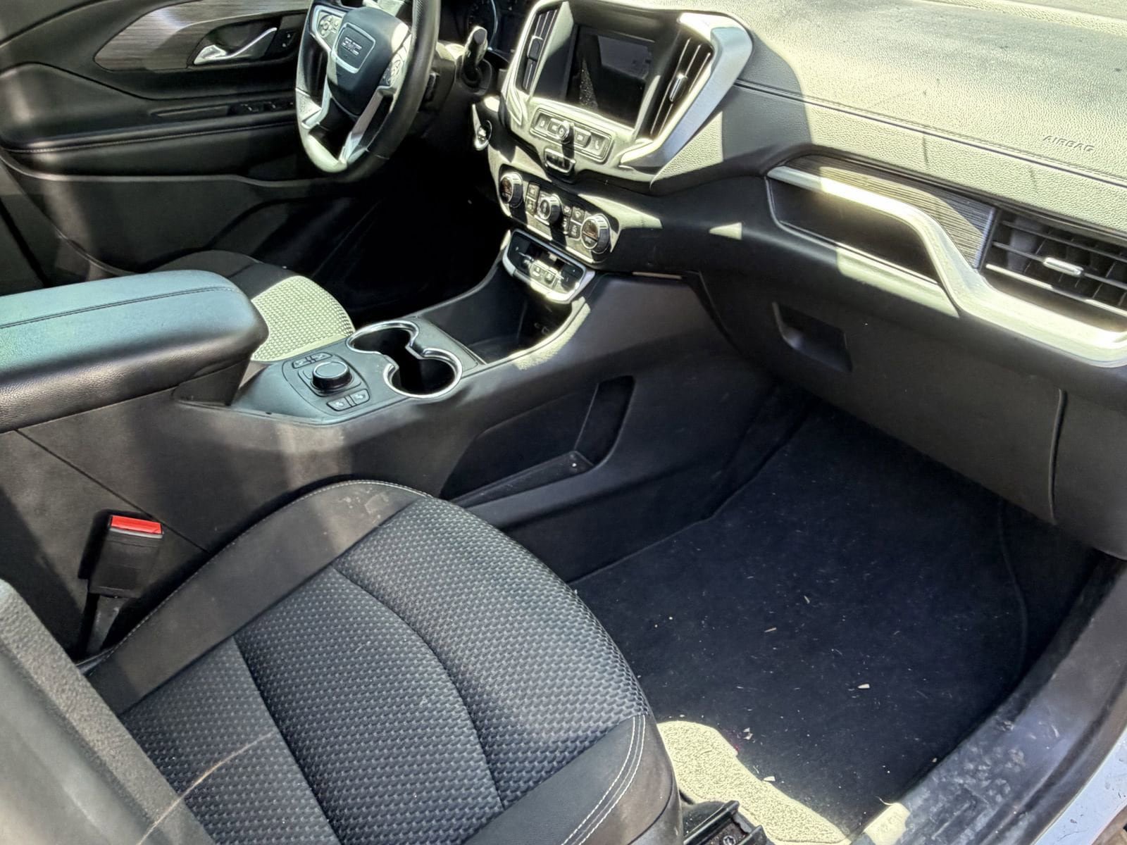 Used 2024 GMC Terrain SLE w/ Driver Convenience Package FWD image 7