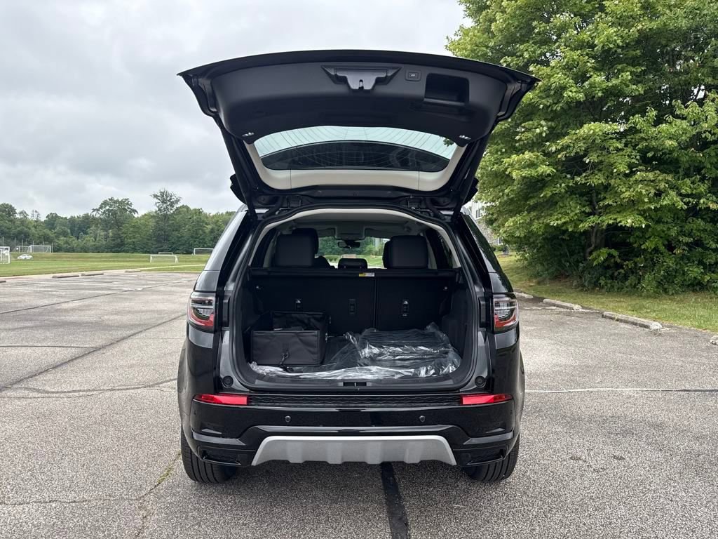 New 2025 Land Rover Discovery Sport S AWD/4WD image 9