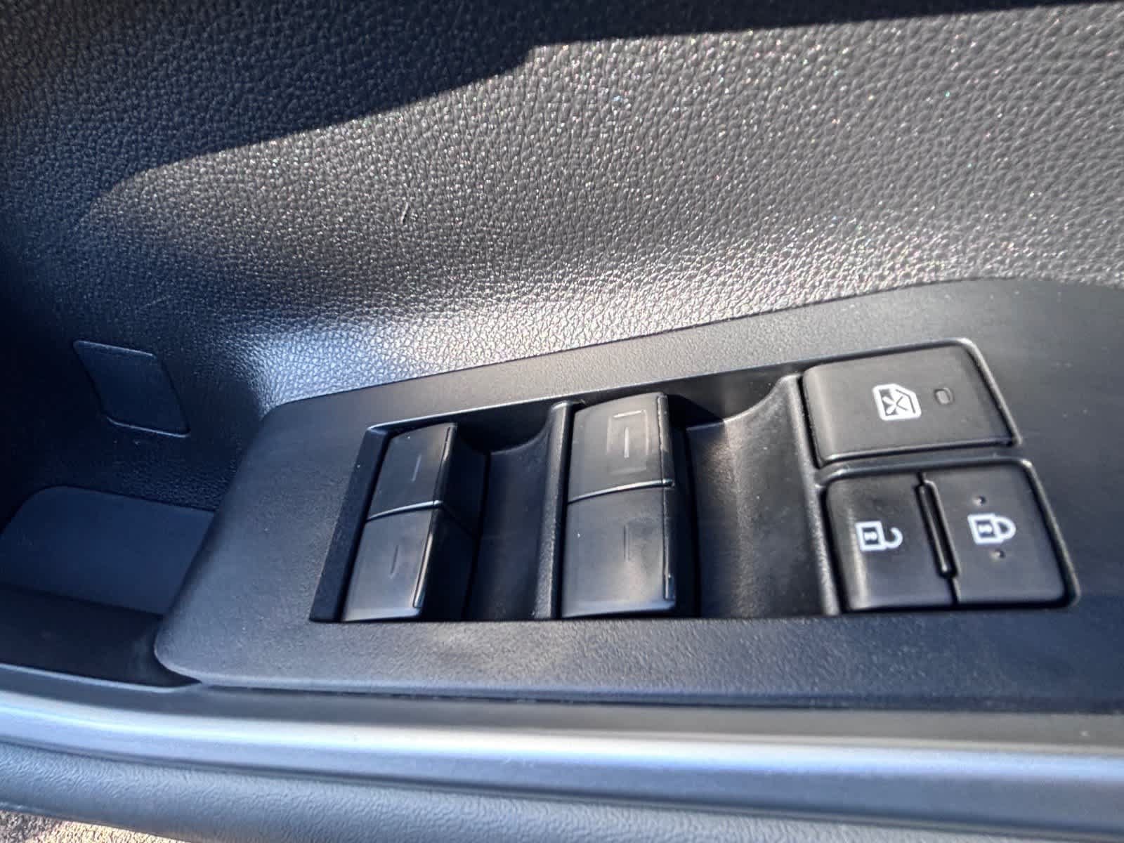 Used 2023 Toyota Highlander XLE FWD image 14