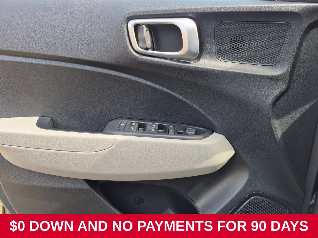 Used 2025 Hyundai Venue SEL FWD image 11