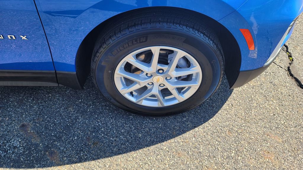 Used 2024 Chevrolet Equinox LT w/ LPO, Floor Liner Package FWD image 15