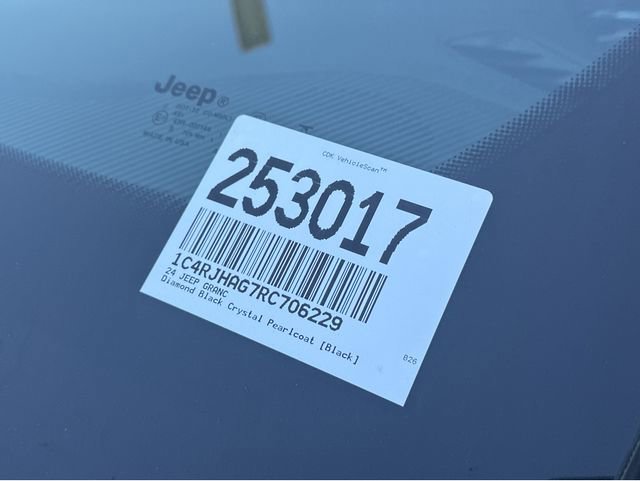 Used 2024 Jeep Grand Cherokee Laredo X w/ Trailer Tow Package image 44