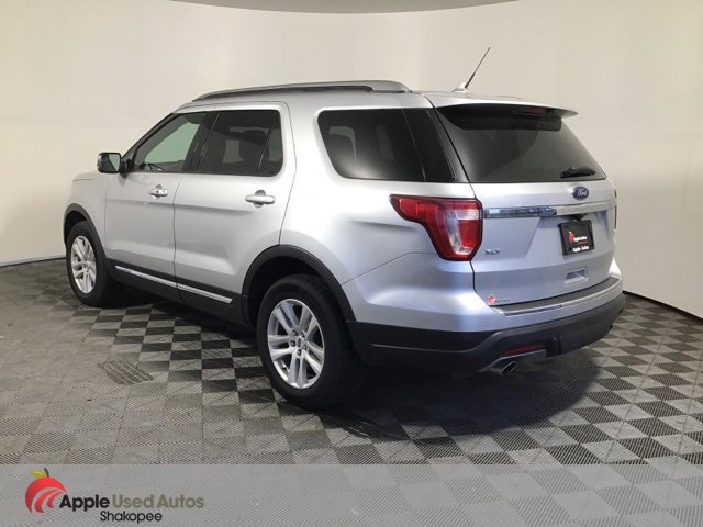 Used 2018 Ford Explorer XLT w/ Equipment Group 202A image 4