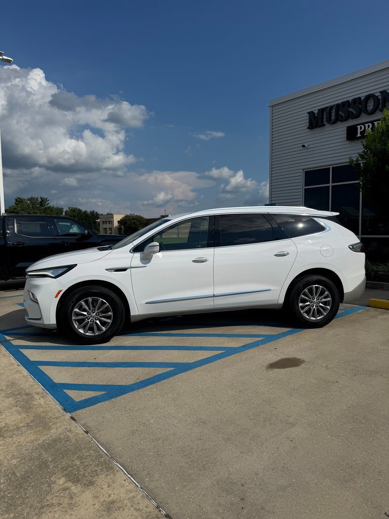 Used 2024 Buick Enclave Premium image 3