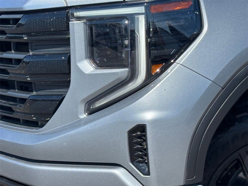 Used 2023 GMC Sierra 1500 Elevation image 3