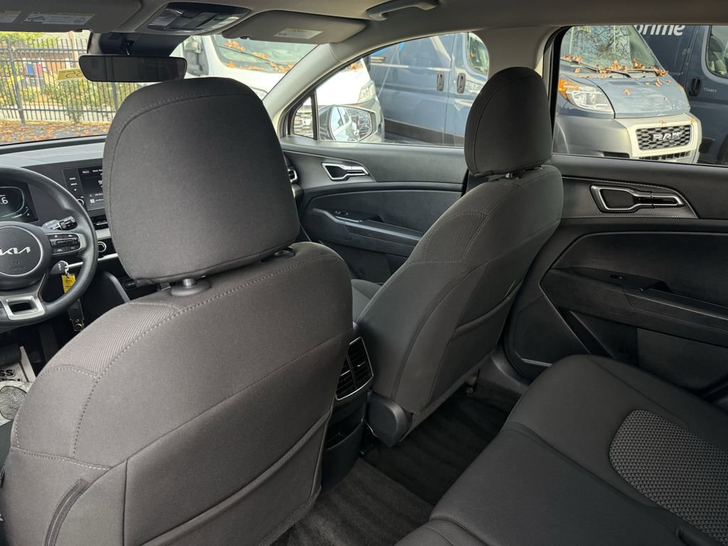 Used 2024 Kia Sportage LX image 30