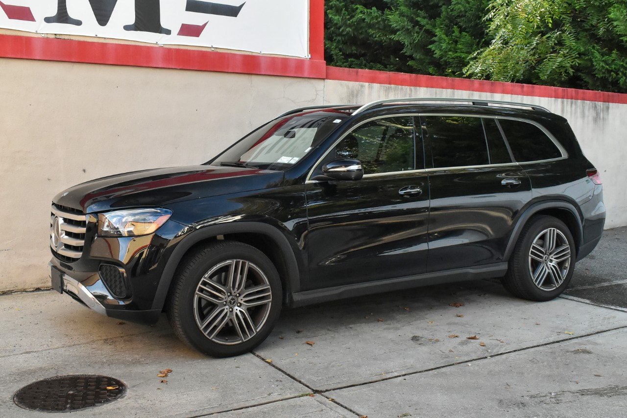 Used 2025 Mercedes-Benz GLS 450 4MATIC image 3