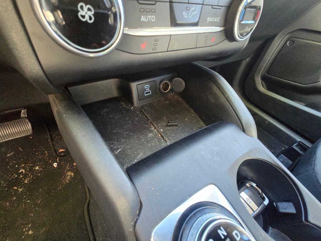 Used 2020 Ford Escape SE image 14