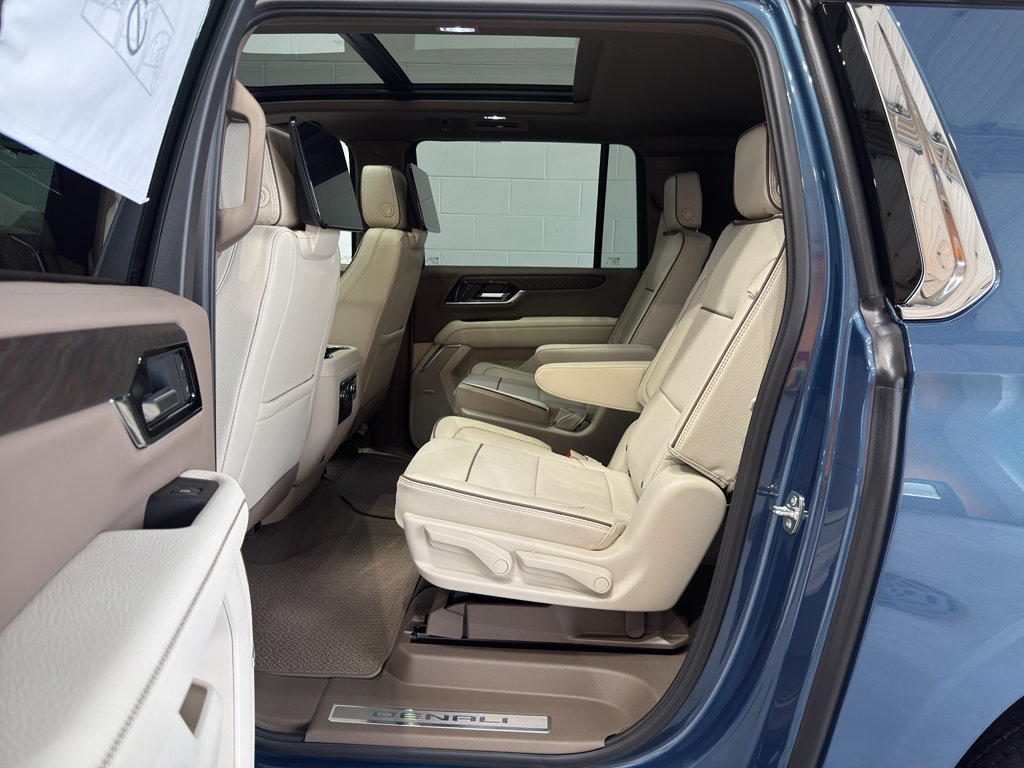 New 2026 GMC Yukon XL Denali w/ Denali Reserve Package AWD/4WD image 13