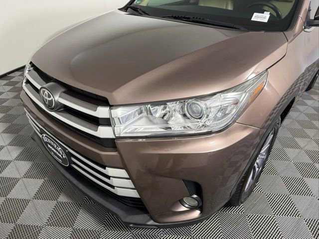 Used 2019 Toyota Highlander XLE FWD image 10