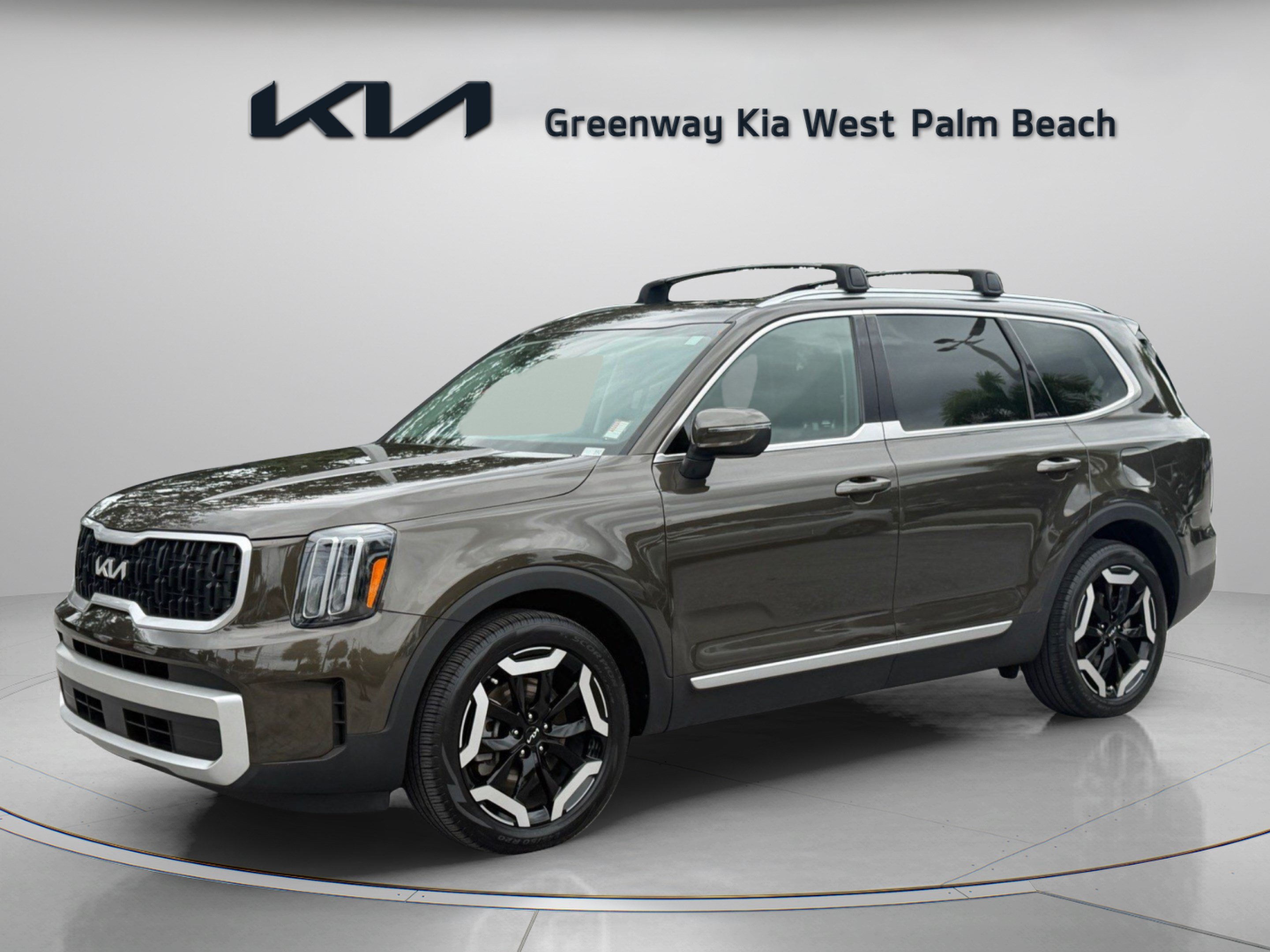 Certified 2024 Kia Telluride EX FWD image 3