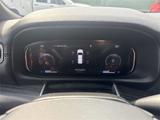 Used 2023 Jeep Wagoneer L Series III w/ Preferred Equipment Group image 15