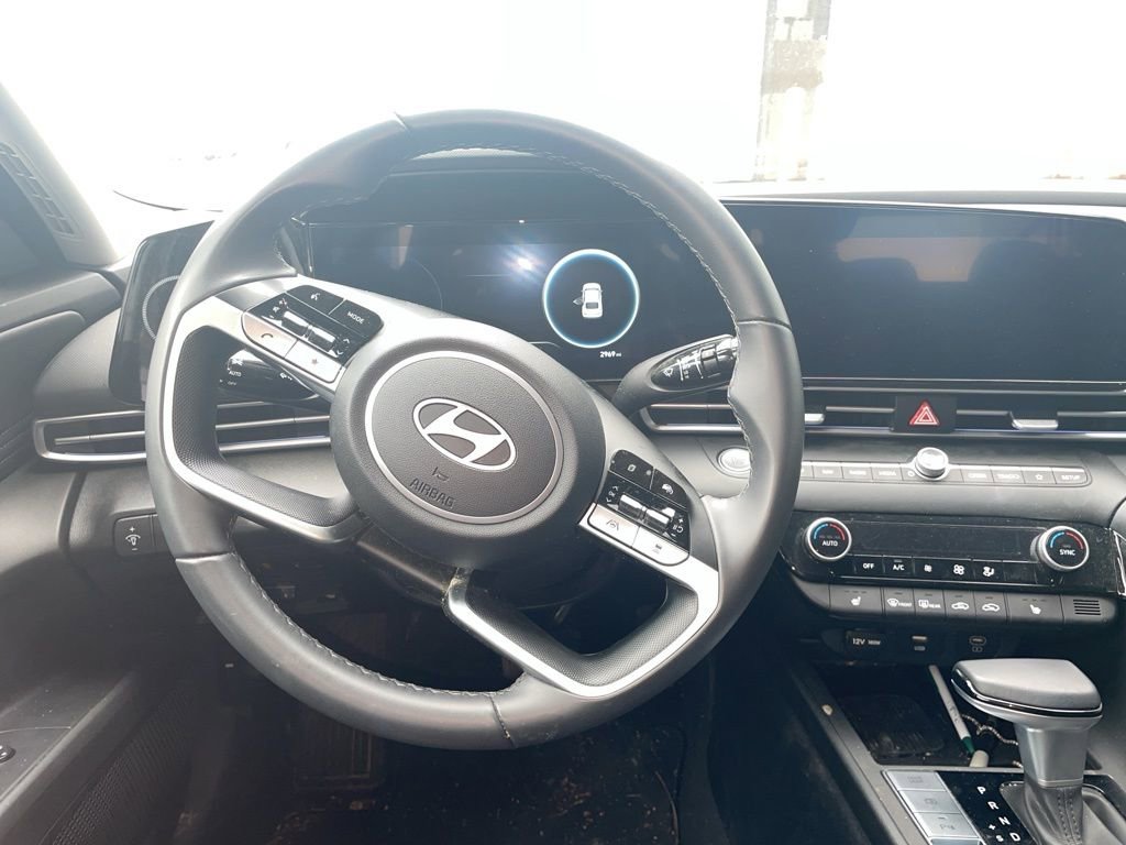 Used 2024 Hyundai Elantra Limited image 14