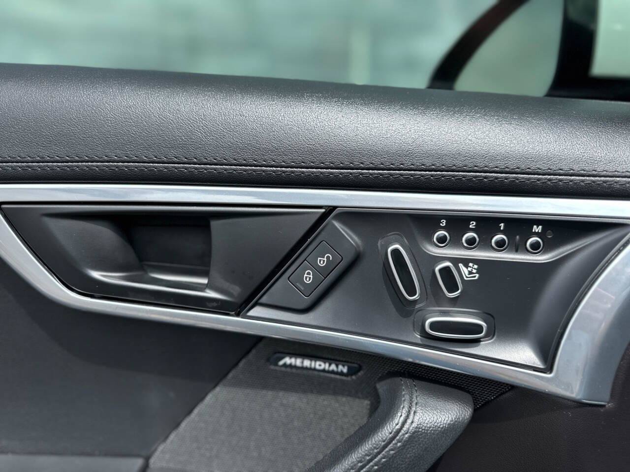 Used 2019 Jaguar F-TYPE Convertible RWD image 17