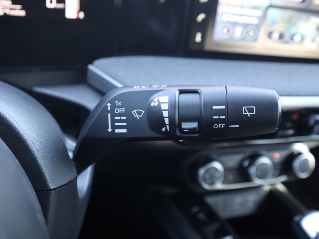 New 2025 Nissan Kicks SV AWD/4WD image 17