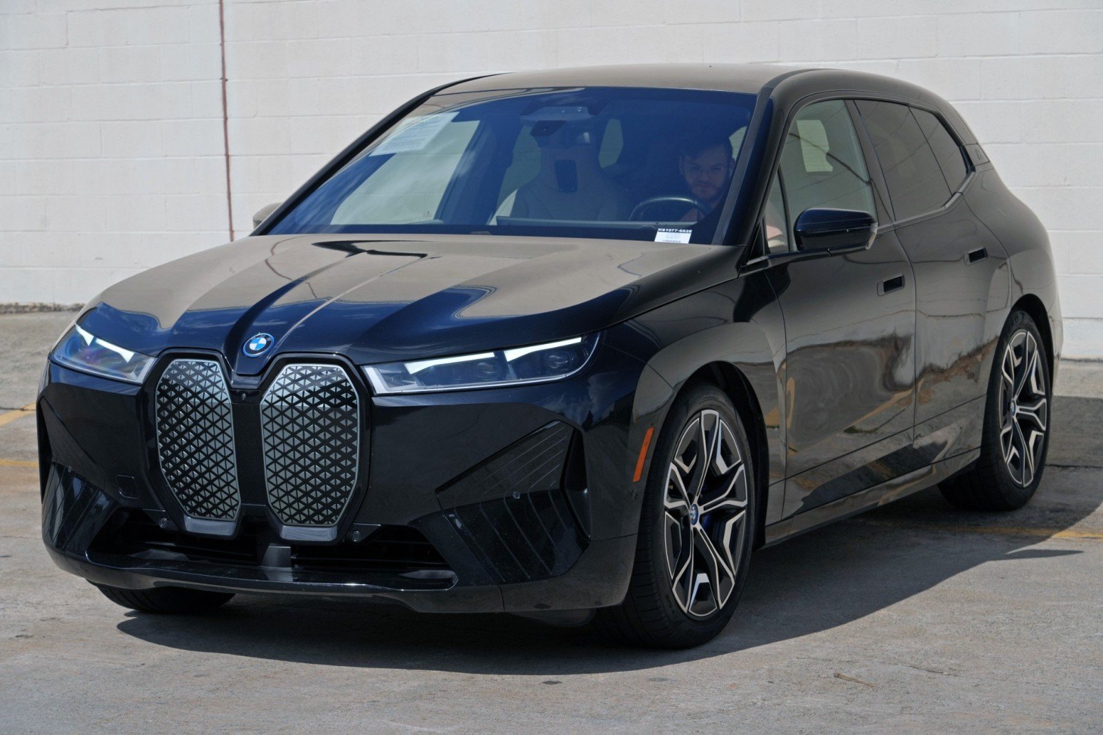 Used 2022 BMW iX xDrive50 w/ Sport Package AWD/4WD image 51