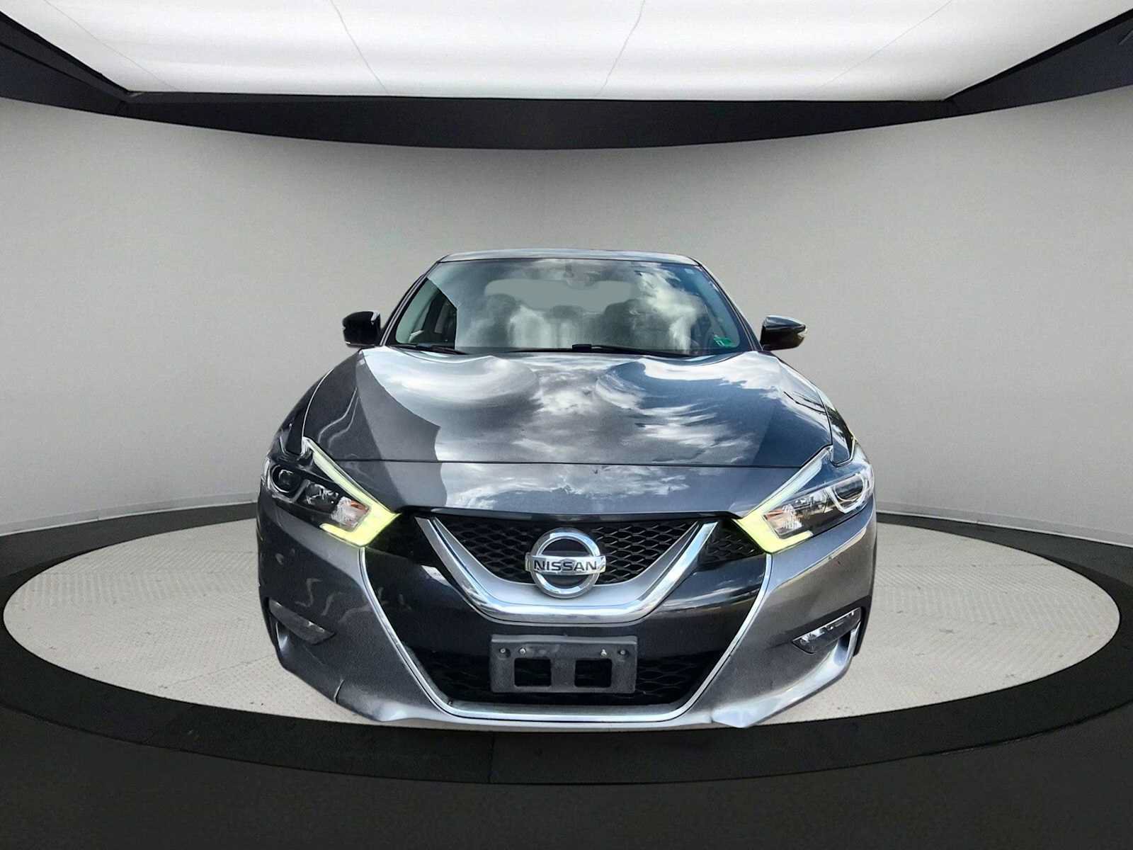 Used 2017 Nissan Maxima SR FWD image 3