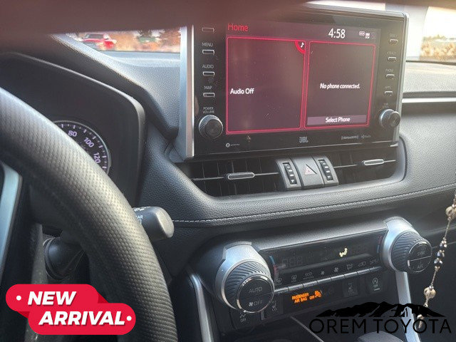 Used 2022 Toyota RAV4 XLE Premium image 18