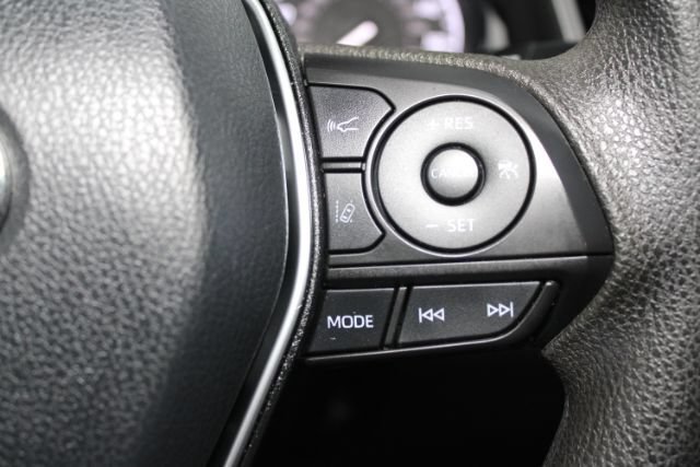Used 2018 Toyota Camry LE FWD image 17