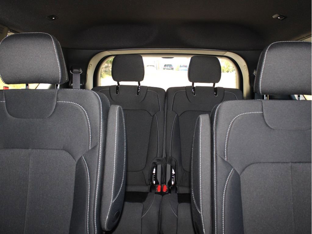 New 2025 Jeep Grand Cherokee L Laredo image 23