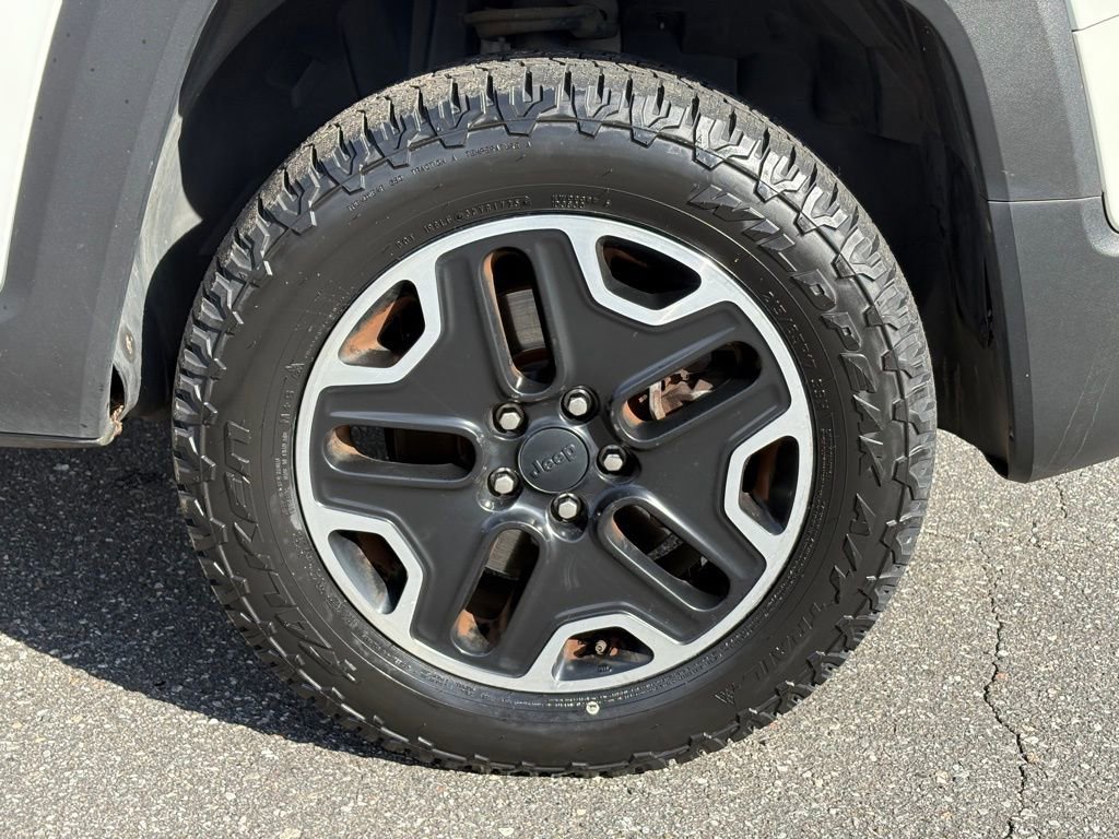 Used 2016 Jeep Renegade Trailhawk w/ Premium Trailhawk Package image 12