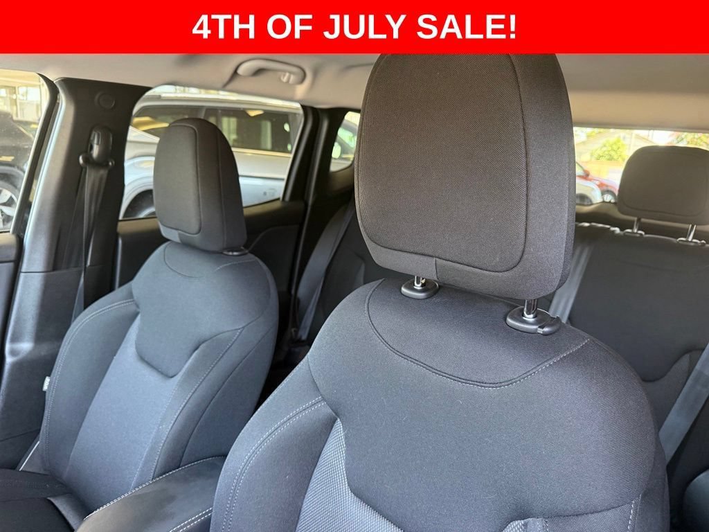 Used 2023 Jeep Renegade Latitude AWD/4WD image 15